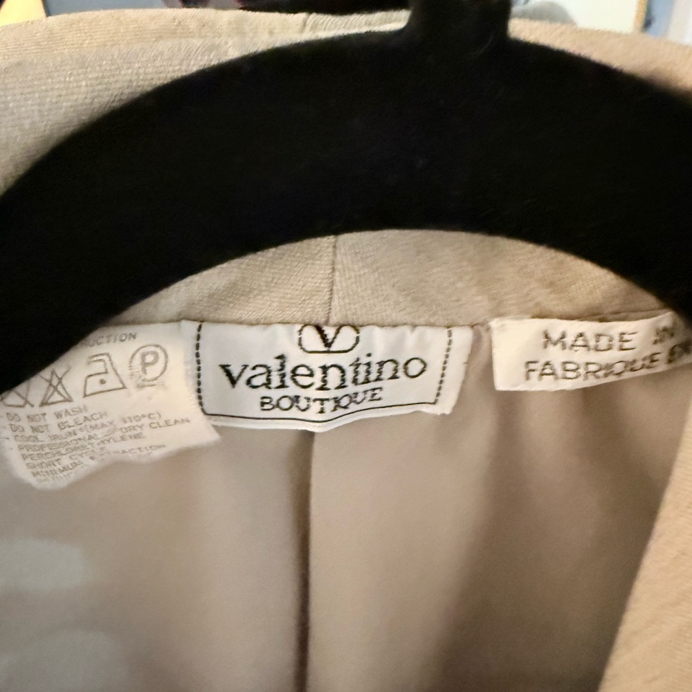 Valentino Boutique Cream Blazer size 4 - Picture 2 of 3